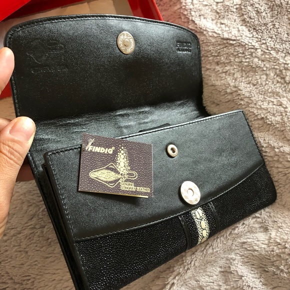Genuine Leather Stingray Wallet - Picture 5 of 6